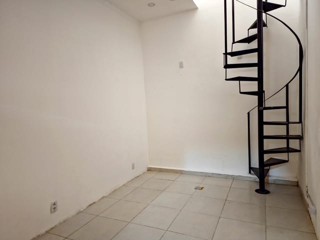 Sala à venda ou para alugar, no bairro Centro em Pelotas