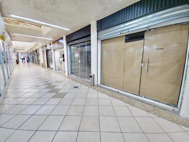 Sala à venda ou para alugar, no bairro Centro em Pelotas