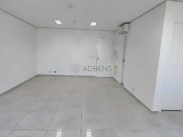 Conjunto comercial com 42m², para alugar, no bairro Liberdade em São Paulo