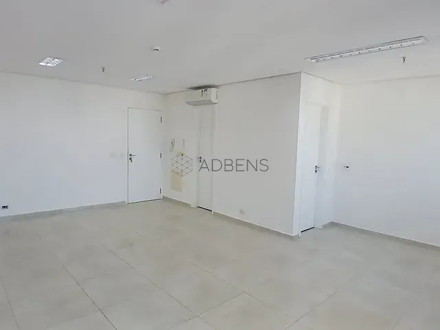 Conjunto comercial com 42m², para alugar, no bairro Liberdade em São Paulo