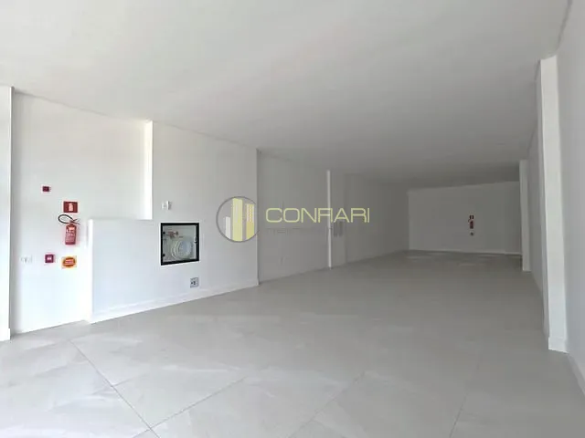 Sala para alugar, no bairro Perequê em Porto Belo