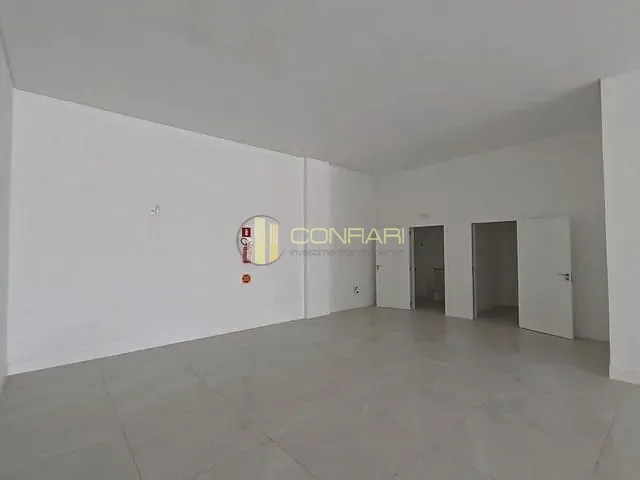 Sala para alugar, no bairro Perequê em Porto Belo