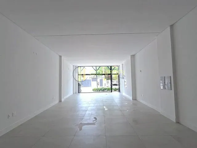 Sala para alugar, no bairro Perequê em Porto Belo