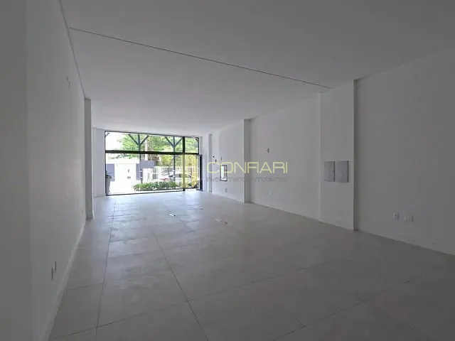 Sala para alugar, no bairro Perequê em Porto Belo