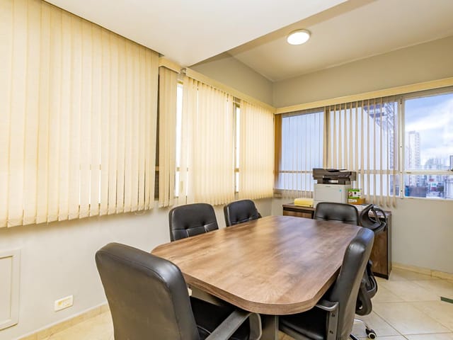 Sala à venda, no bairro Centro em Curitiba