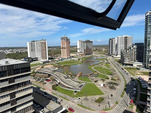 Foto do Sala - Sala comercial à venda no Edifício Vanguarda, Parque Una, Pelotas, RS, 32,63 m², andar alto, vista para o parque, 1 banheiro, elevador e restaurante privado. | UP Imóveis