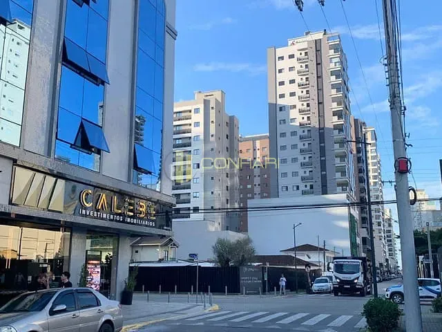 Sala para alugar, no bairro Meia Praia em Itapema