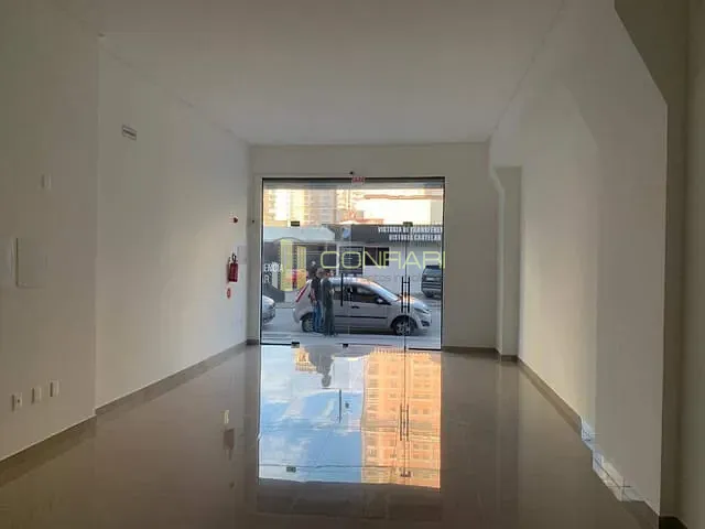 Sala para alugar, no bairro Meia Praia em Itapema