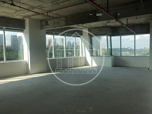 Sala à venda ou para alugar, no bairro Várzea de Baixo em São Paulo
