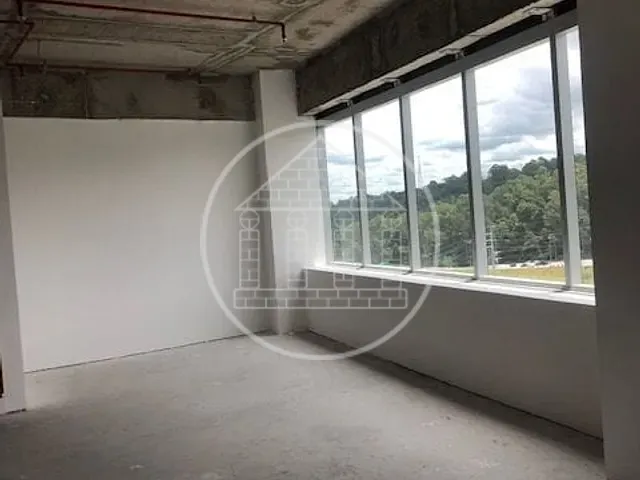 Sala à venda ou para alugar, no bairro Várzea de Baixo em São Paulo