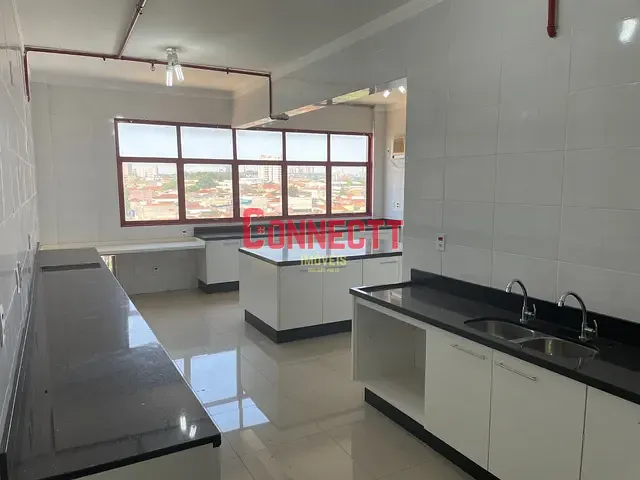 Sala com 47m², para alugar, no bairro Sumarezinho em Ribeirão Preto