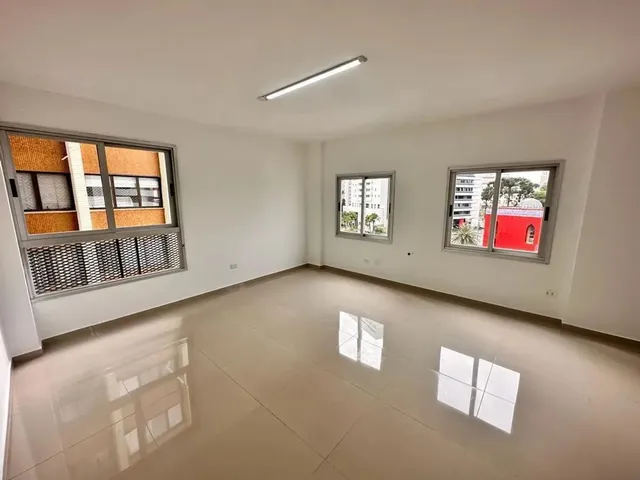 Sala à venda, no bairro Centro Civico em Curitiba