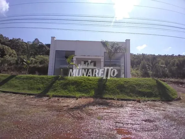 Sala com 700m², para alugar, no bairro Linha Suruvi em Concórdia