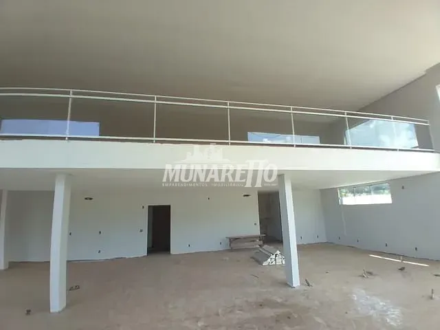 Sala com 700m², para alugar, no bairro Linha Suruvi em Concórdia