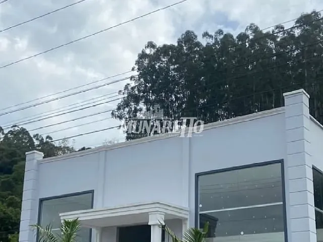 Sala com 700m², para alugar, no bairro Linha Suruvi em Concórdia