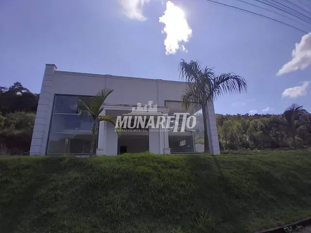 Sala com 700m², para alugar, no bairro Linha Suruvi em Concórdia