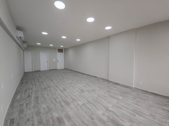 Sala com 65m², à venda ou para alugar, no bairro Centro em Pelotas