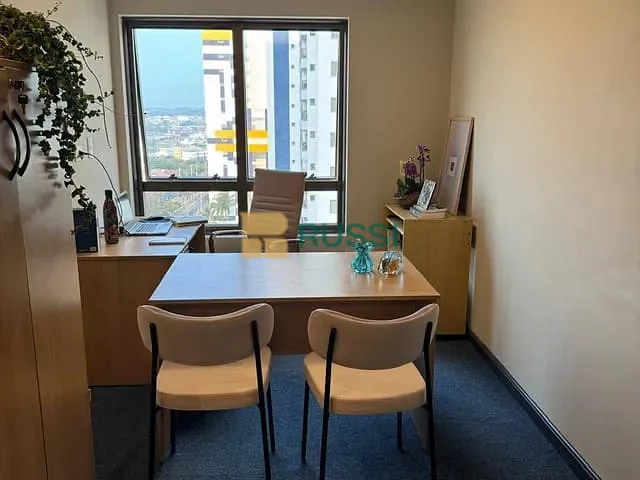 Sala à venda, no bairro Parque Residencial Aquarius em São José dos Campos