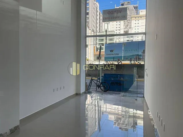 Sala à venda, no bairro Meia Praia em Itapema