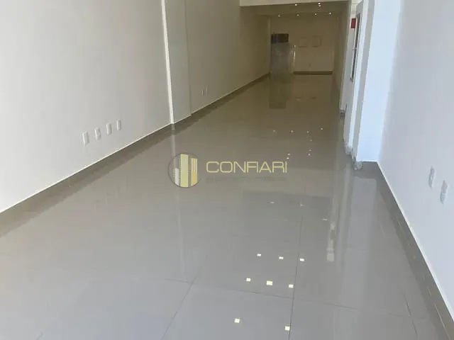 Sala à venda, no bairro Meia Praia em Itapema
