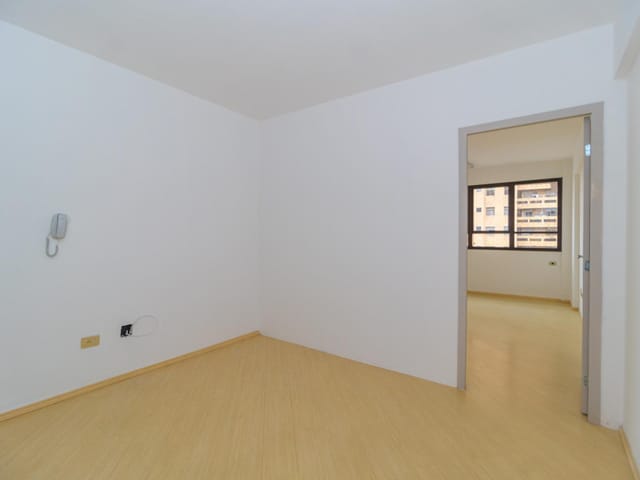 Sala para alugar, no bairro Agua Verde em Curitiba