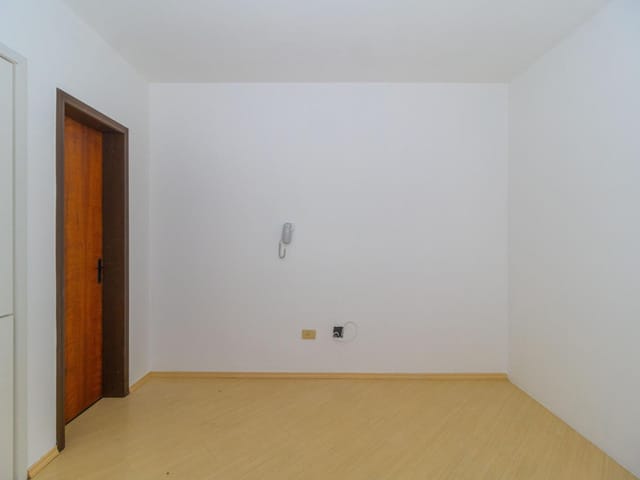 Sala para alugar, no bairro Agua Verde em Curitiba