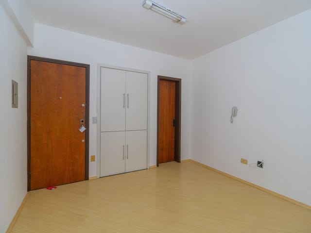 Sala para alugar, no bairro Agua Verde em Curitiba