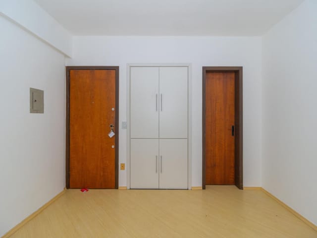 Sala para alugar, no bairro Agua Verde em Curitiba