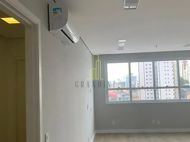 Sala à venda, no bairro Baeta Neves em São Bernardo do Campo