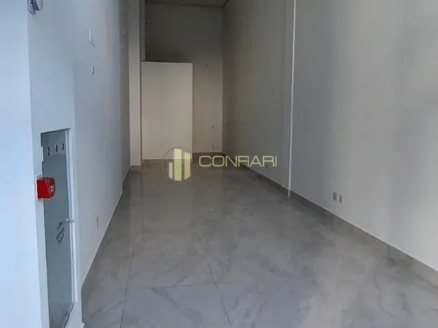 Sala para alugar, no bairro Centro em Itapema