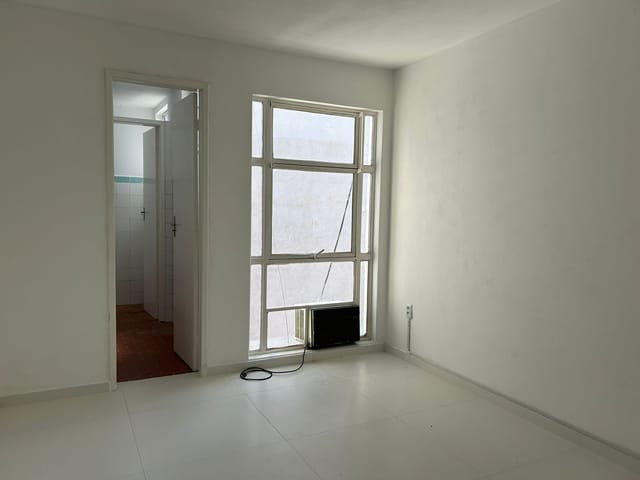 Sala com 26m², para alugar, no bairro Centro em Pelotas