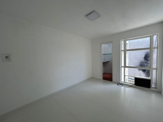 Sala com 26m², para alugar, no bairro Centro em Pelotas
