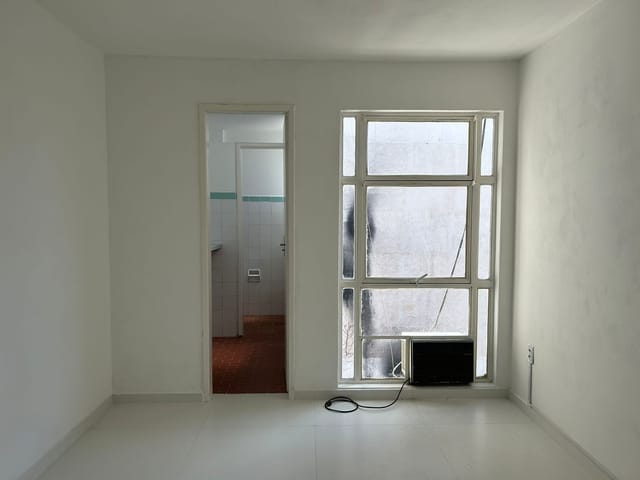 Sala com 26m², para alugar, no bairro Centro em Pelotas