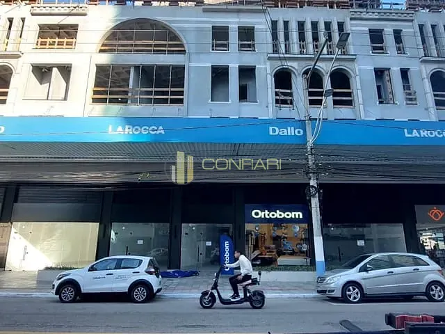 Sala para alugar, no bairro Centro em Itapema