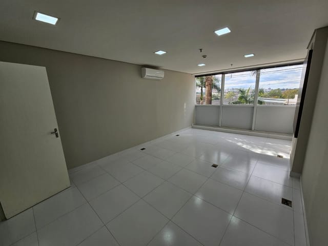Sala com 88m², para alugar, no bairro Gleba Palhano em Londrina