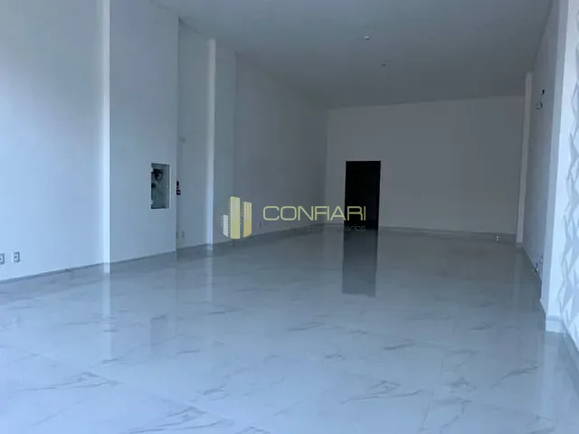 Sala para alugar, no bairro Pereque em Porto Belo