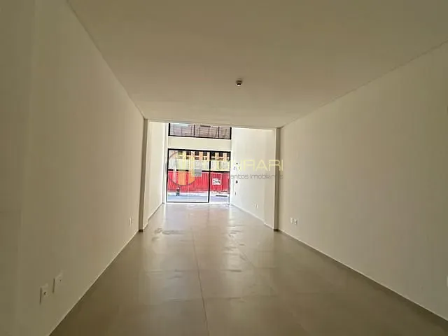 Sala para alugar, no bairro Meia Praia em Itapema