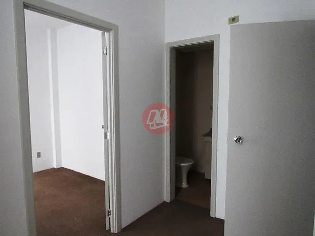 Sala com 40m², à venda, no bairro Petrópolis em Porto Alegre