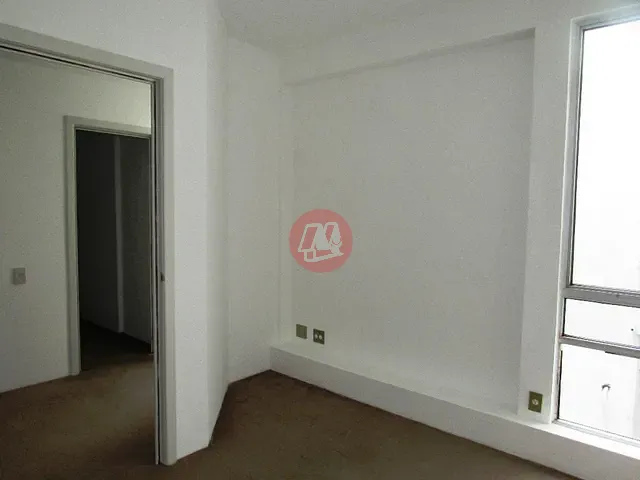 Sala com 40m², à venda, no bairro Petrópolis em Porto Alegre