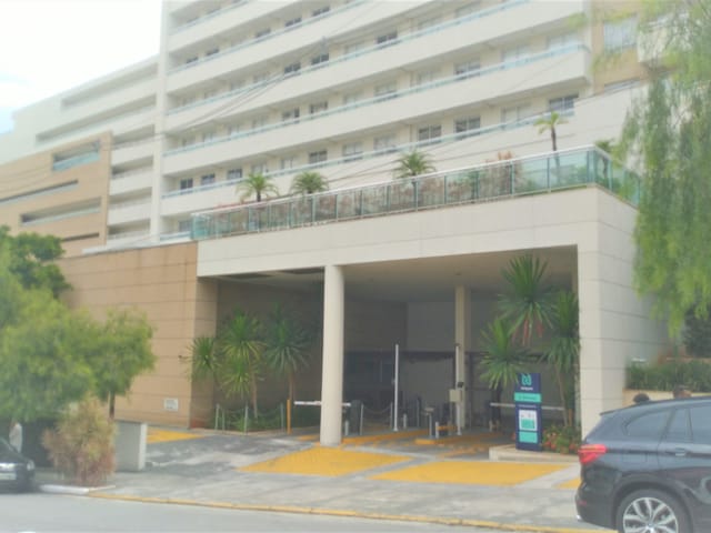 Foto do Sala - SALA À VENDA, 47M² COM 1 VAGA, AR CONDICIONADO, 1 LAVABO, TETO COM SANCA E ILUMINAÇÃO EMBUTIDA, PERSIANA E SACADA - SÃO PAULO | Lares e Andares Imóveis