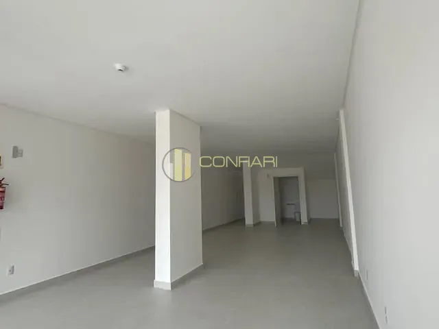 Sala para alugar, no bairro Meia Praia em Itapema