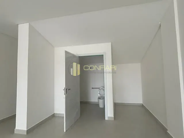 Sala para alugar, no bairro Meia Praia em Itapema