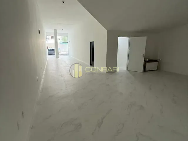 Sala com 111m², para alugar, no bairro Meia Praia em Itapema
