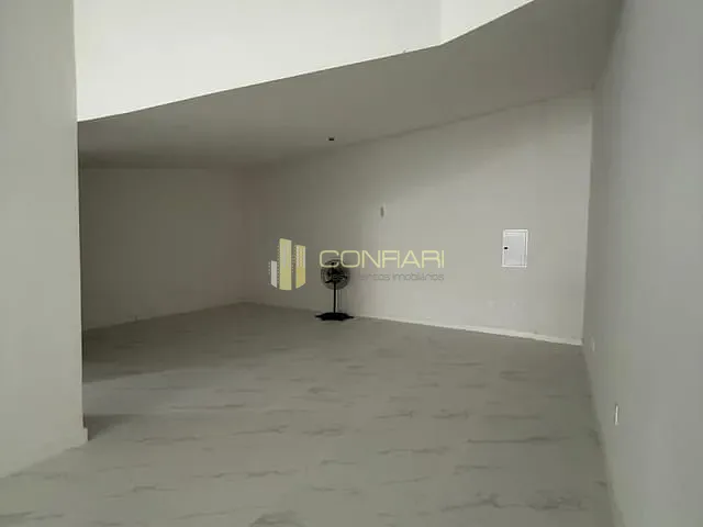 Sala com 111m², para alugar, no bairro Meia Praia em Itapema
