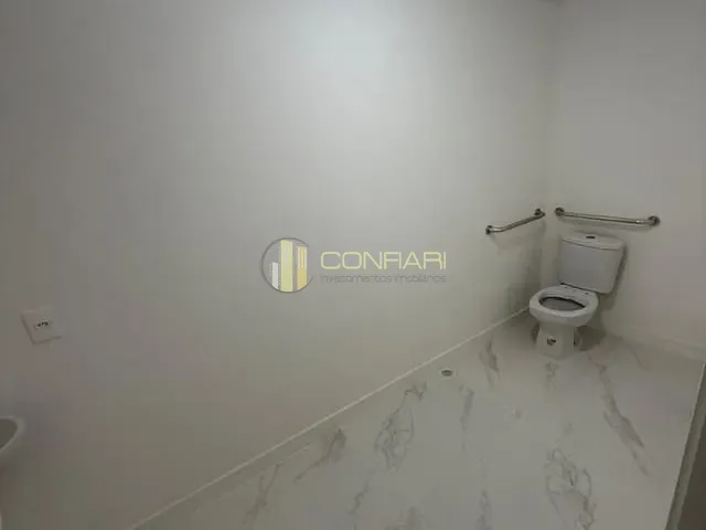 Sala com 111m², para alugar, no bairro Meia Praia em Itapema