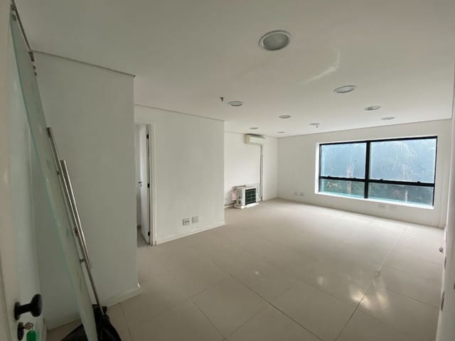 Sala com 31m², à venda, no bairro Pinheiros em São Paulo