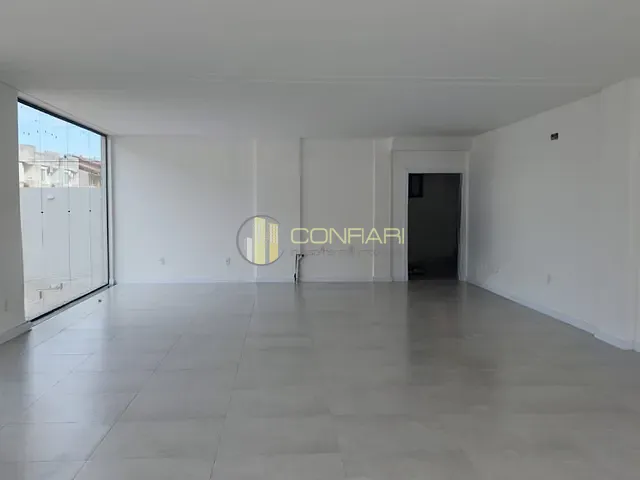Sala para alugar, no bairro Pereque em Porto Belo