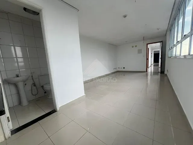 Sala com 29m², à venda, no bairro Vila Bocaina em Mauá