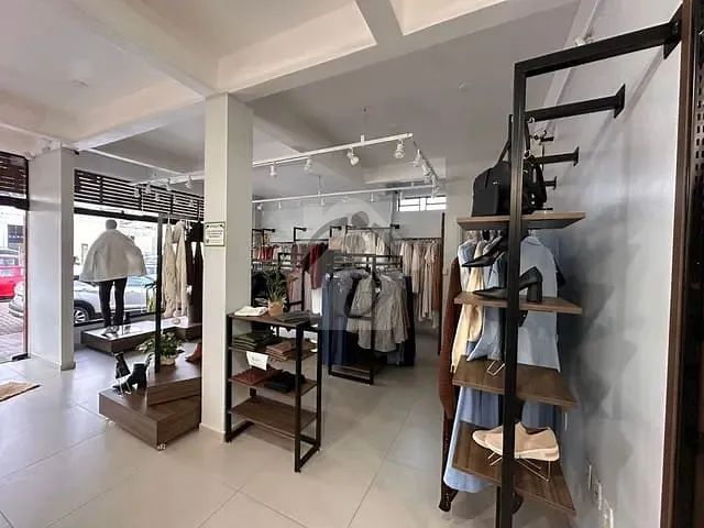 Sala com 360m² 1 quarto e 3 banheiros, à venda, no bairro Canabarro em Teutônia