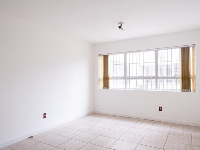 Sala com 37m², para alugar, no bairro Centro em Pelotas